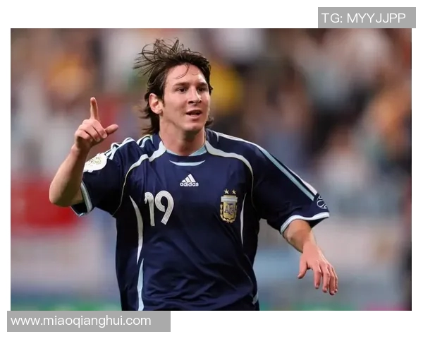 世界杯足球明星全方位解析与球技风采展示