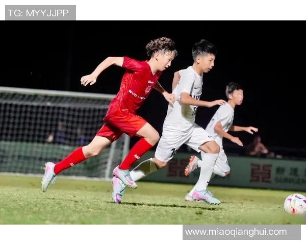 父子足球传奇：从绿茵场到荣耀巅峰的跨时代传承与辉煌